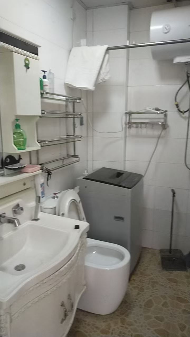 祥和小区1楼，拎包入住精装修，68平两室，冬暖夏凉
