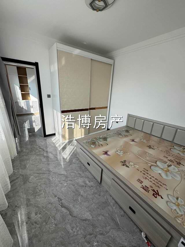 逸夫学区房电梯11楼两室一厅，82.44平