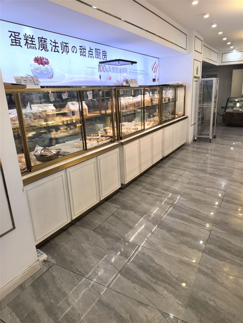 蛋糕店魔法师招聘服务员
