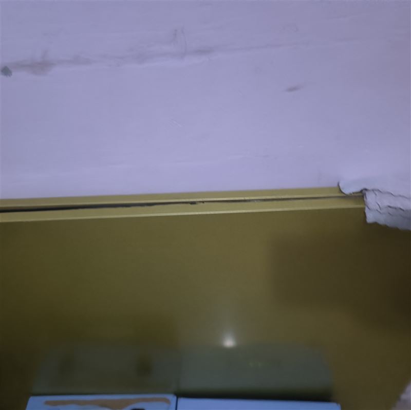 消毒筷子柜。抽油烟机。双人电热炕。