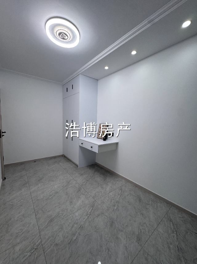 同仁小区2楼卖房