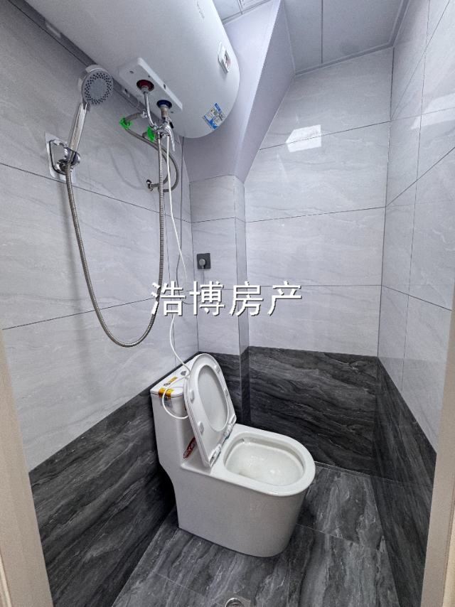 同仁小区2楼卖房