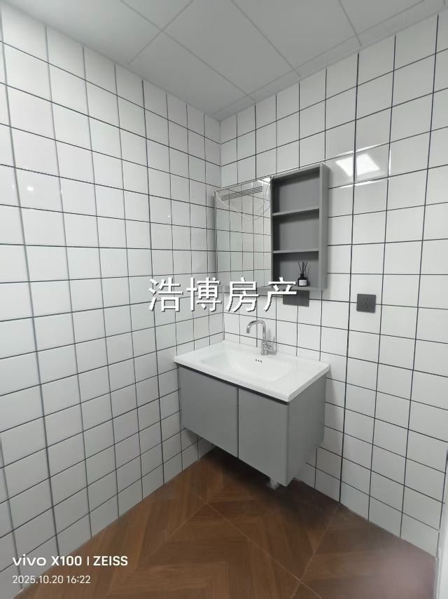 同仁小区4楼新装修法式风格给钱就卖了