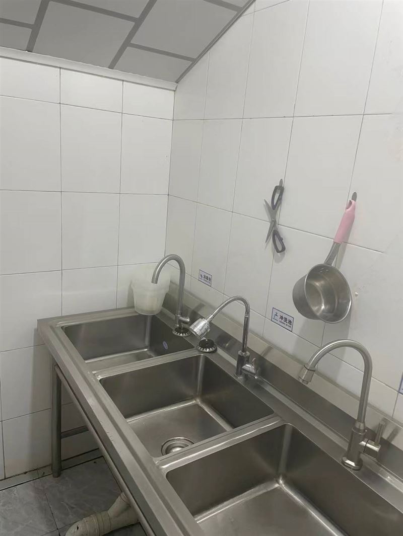 茄子河汉堡店招全天服务员