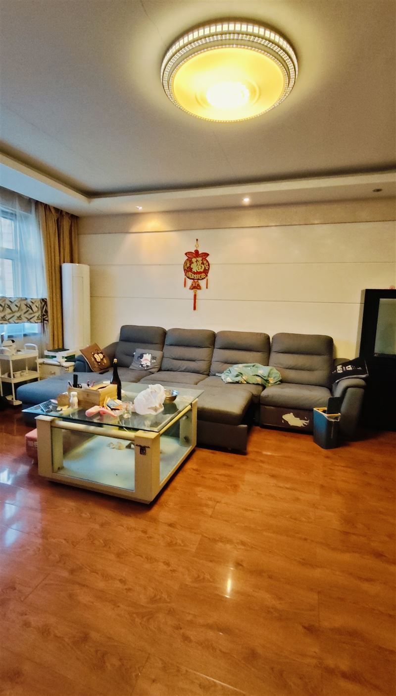 东方名苑6楼