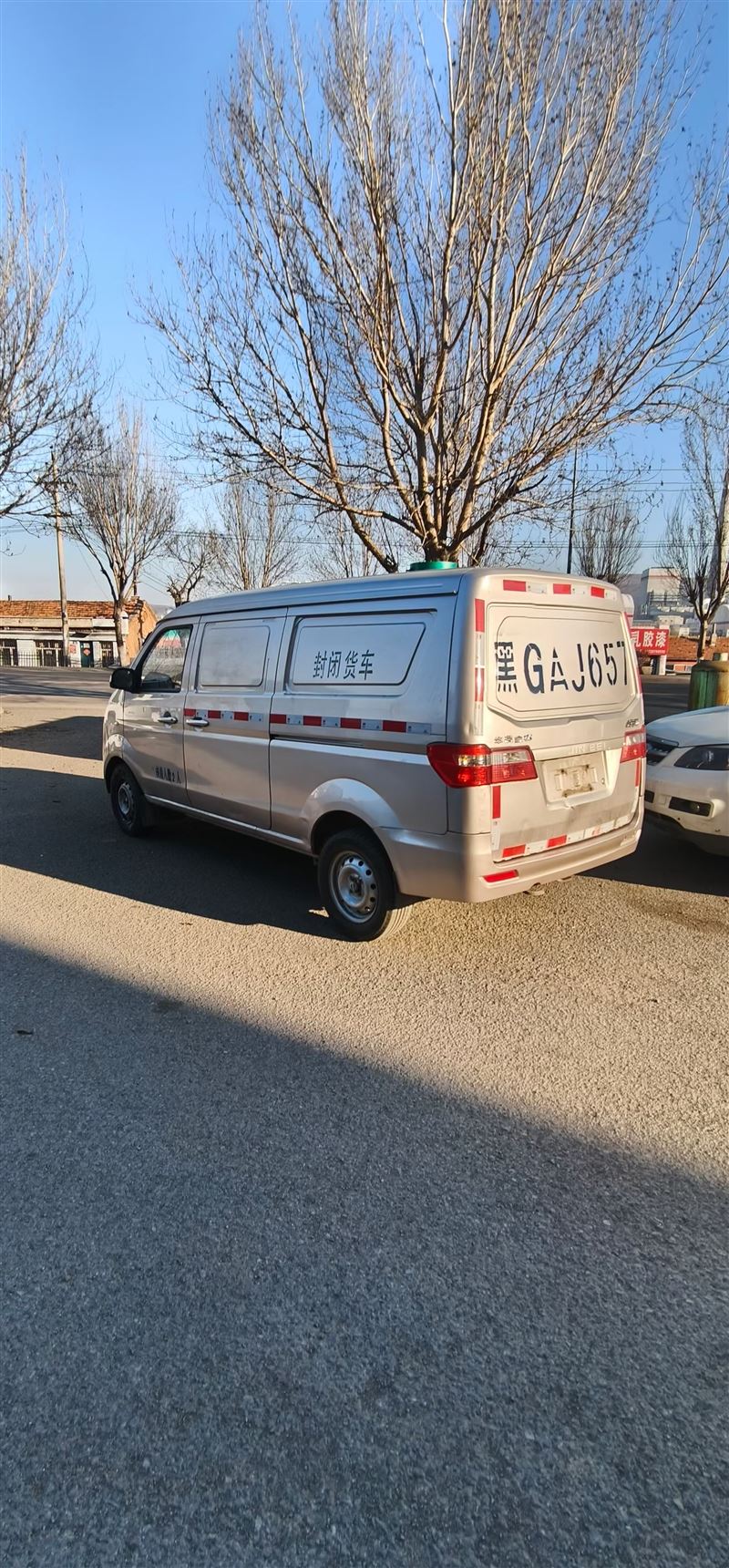 18年，箱式货车，原漆没有事故，拉货送快递不违规