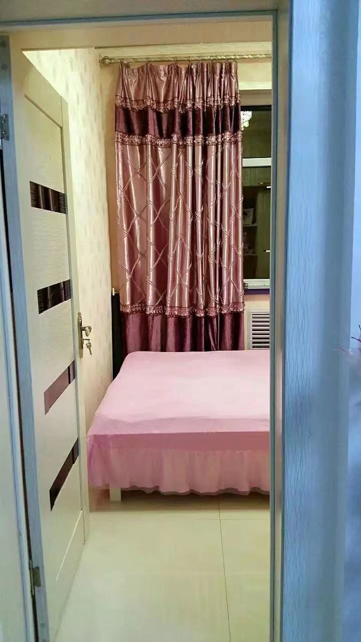 出租旭日小区，逸夫中学后身，精装两室