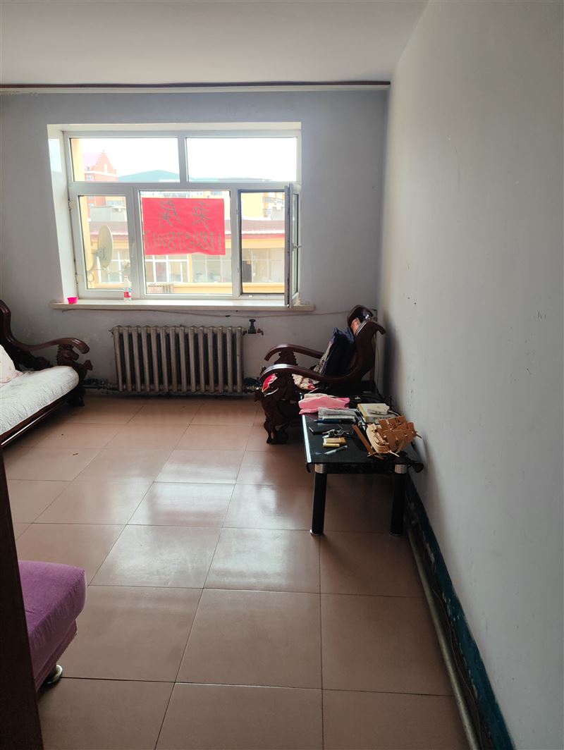 出售十小学区房五楼