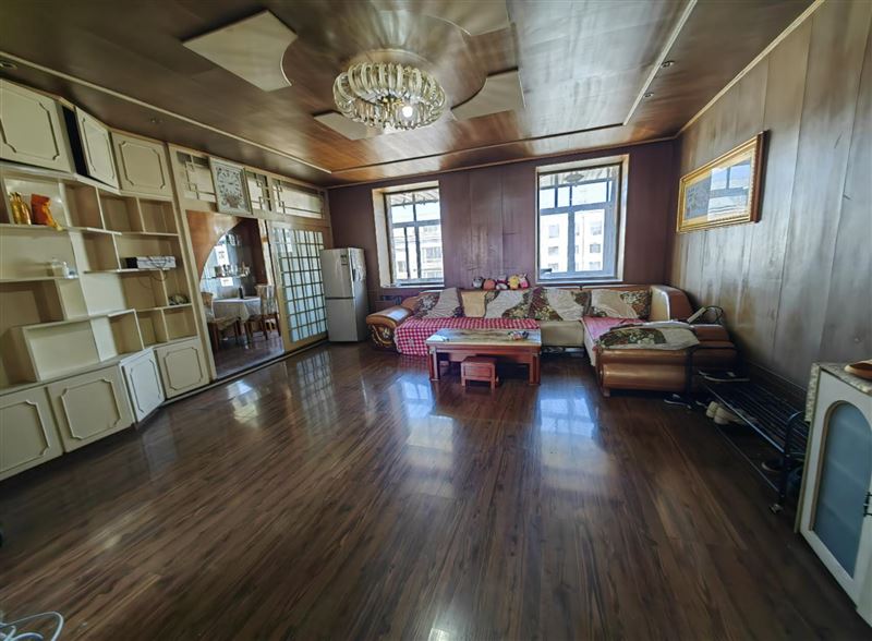 财政局家属楼，南北通透104平，两室两厅