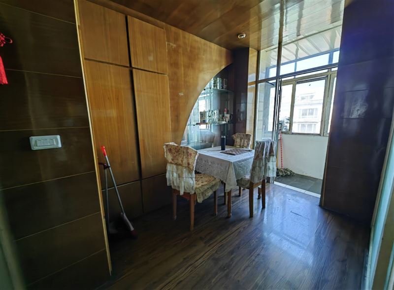 财政局家属楼，南北通透104平，两室两厅