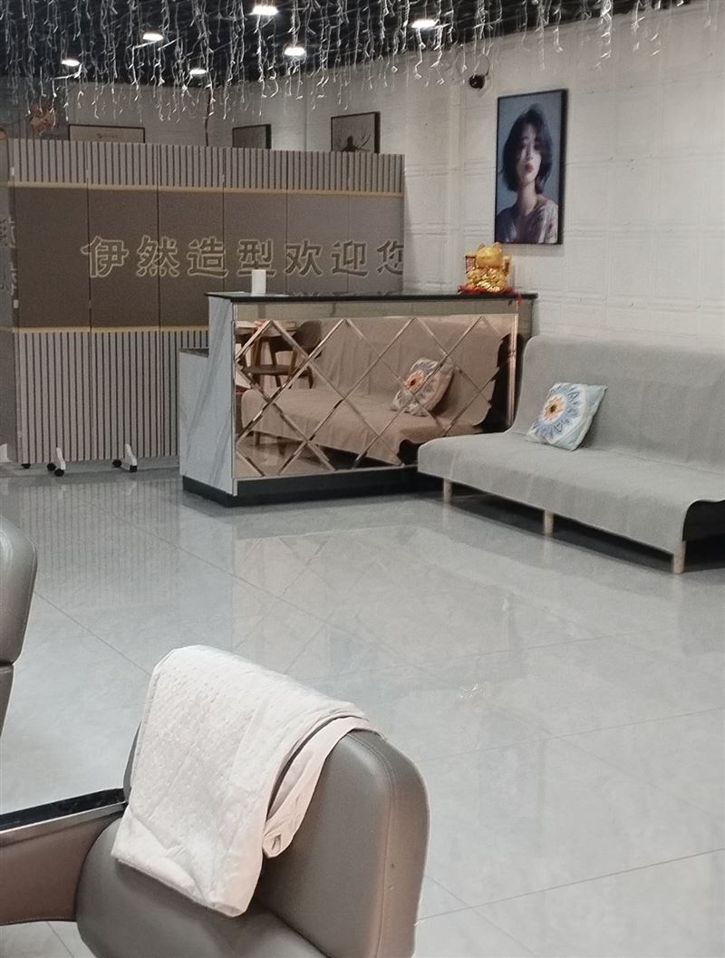 招租美甲，美睫，纹秀。价格便宜电话15754641966.狼嚎一条街，名人美发楼下。