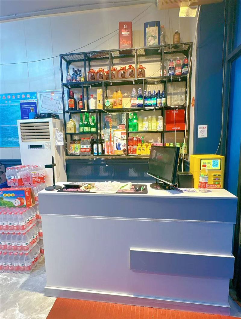 羊腿店吉兑位于欧洲新城斜对面东方名苑一号楼临街有车位，