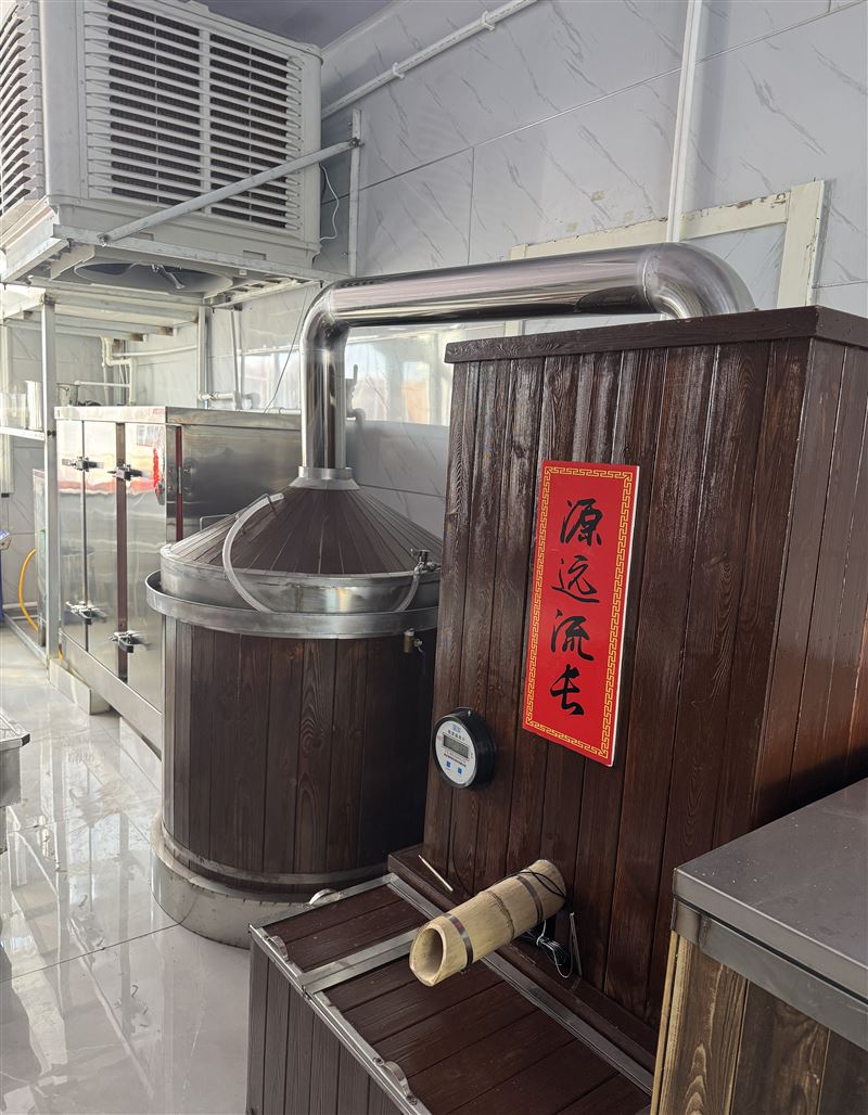 盈利中纯粮酒坊现场酿酒外兑