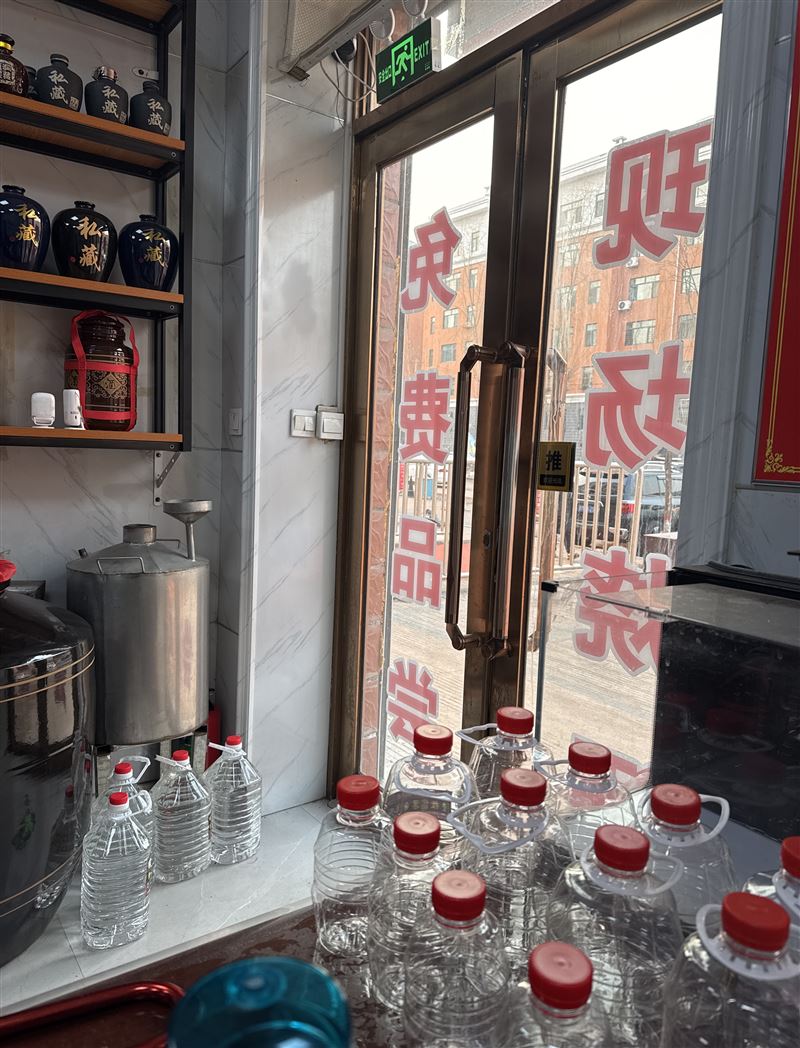 盈利中纯粮酒坊现场酿酒外兑