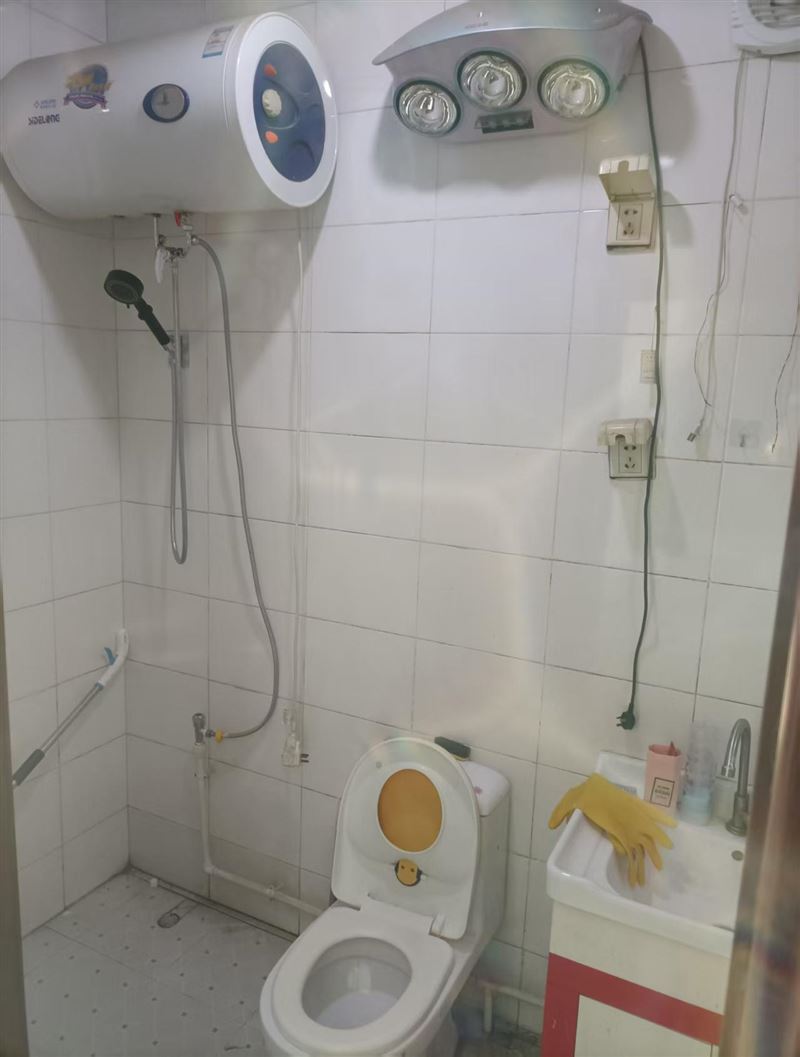 出租德政小区阁楼