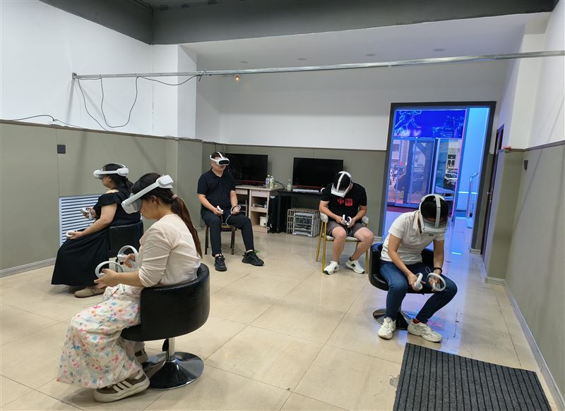 vr游戏馆外兑