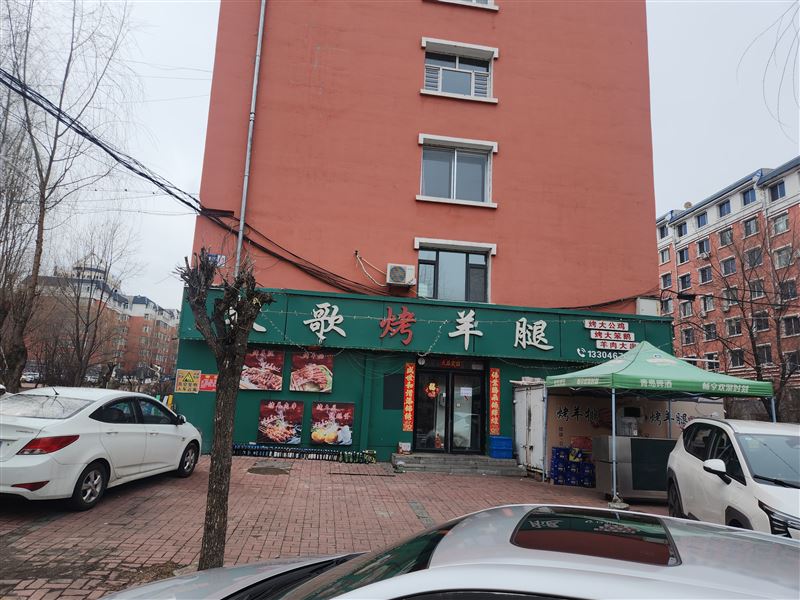 烤羊腿店外兑
