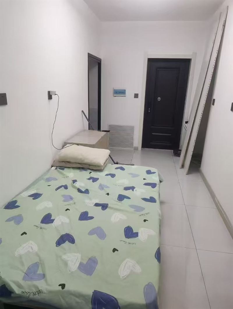 十中十小独门独户单间出租