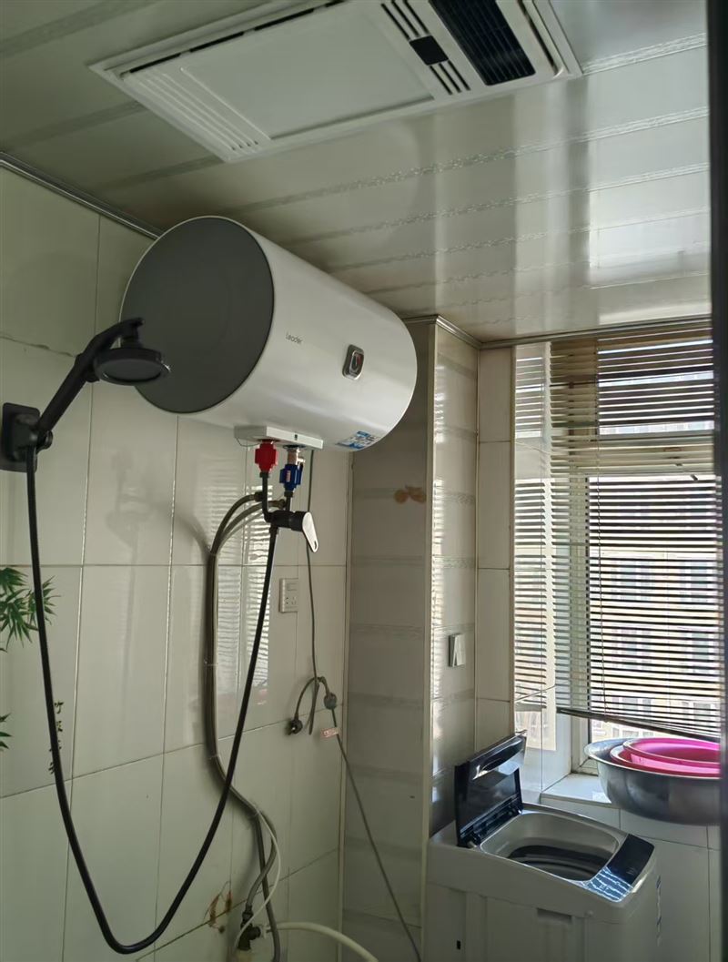 出租🏠 银泉14号楼，五楼，67平，两室一厅，年租1.2万，价格可议。