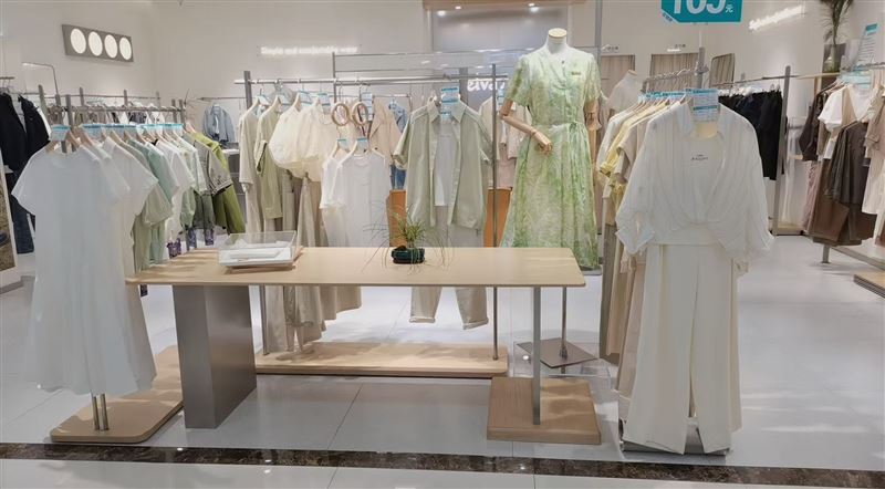 大商女装店专柜转让