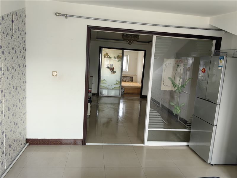 出租出卖新东方A区7楼，面积45，实用面积六十左右电话15946435119