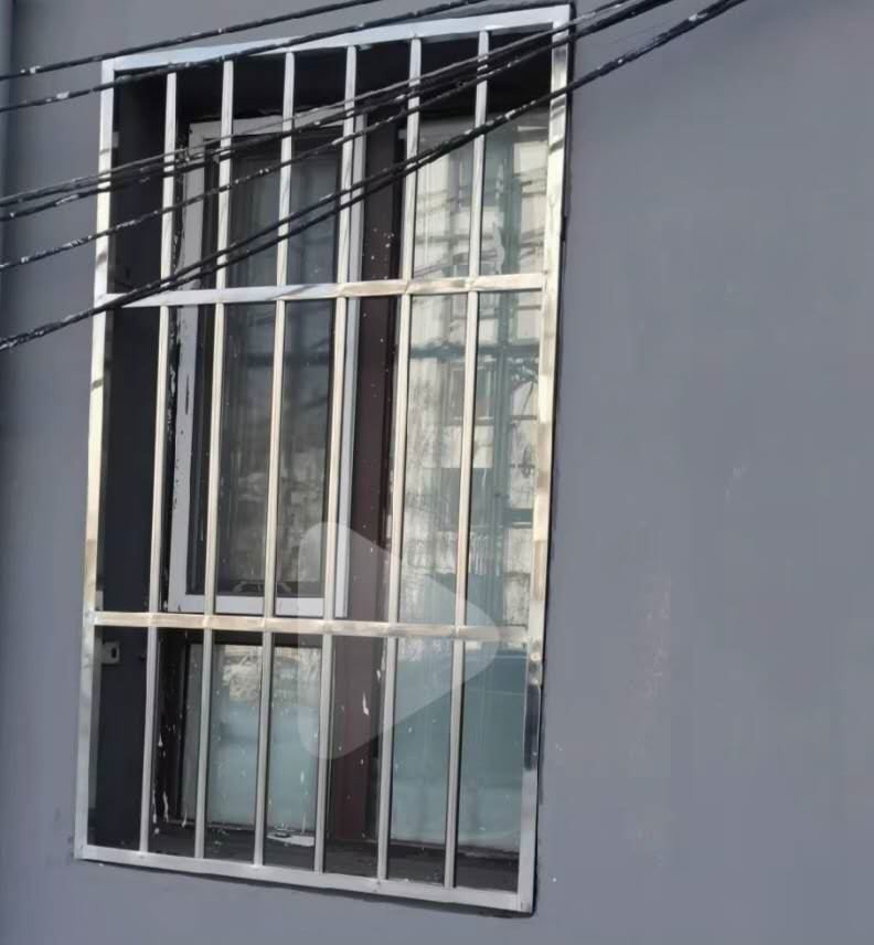 专业维修各种门窗  换玻璃 定做各种纱窗