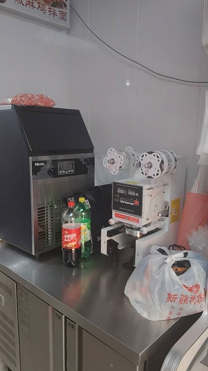 七台河大学侧门快餐店