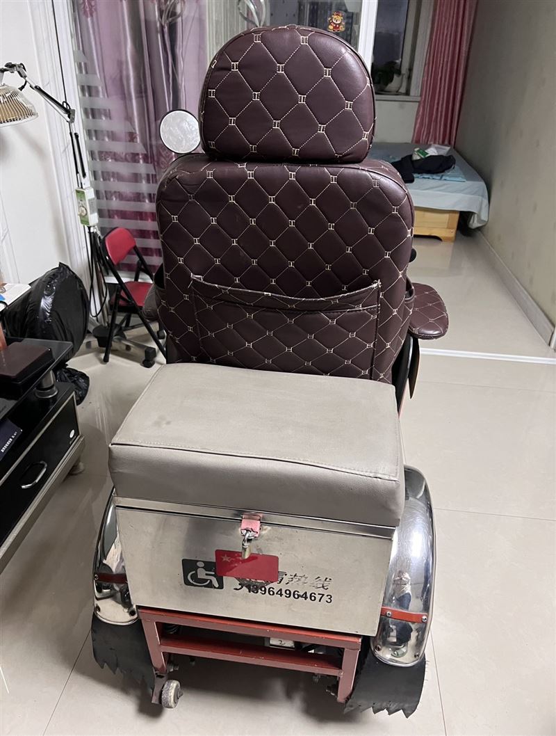 出售电动四轮轮椅（路霸1代）