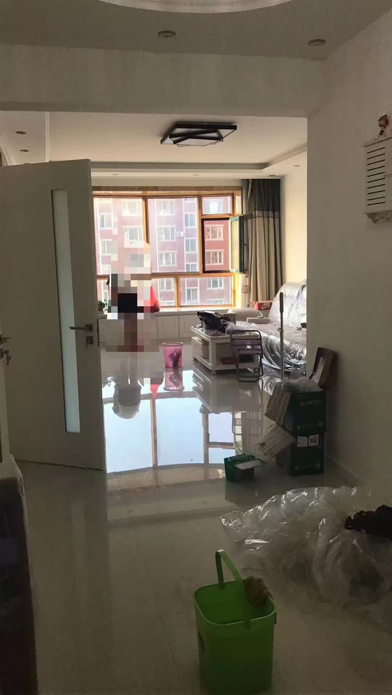 金桥家园高层三楼出售