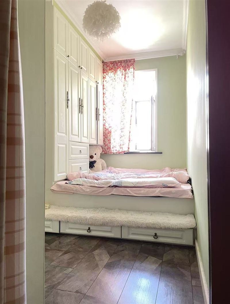 卖学府华庭6楼
