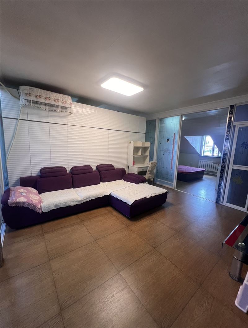 特价房，朝阳阁楼屋里东西都带，正房三室一厅6.5可议