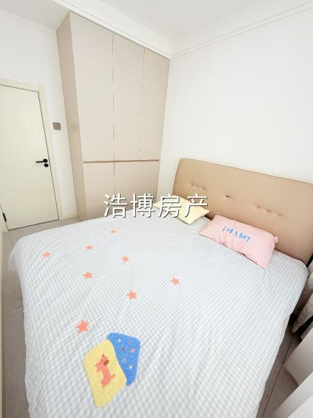鸿福家园三室一厅