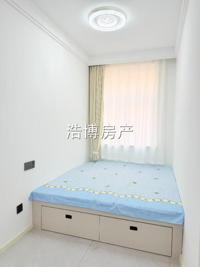 鸿福家园三室一厅